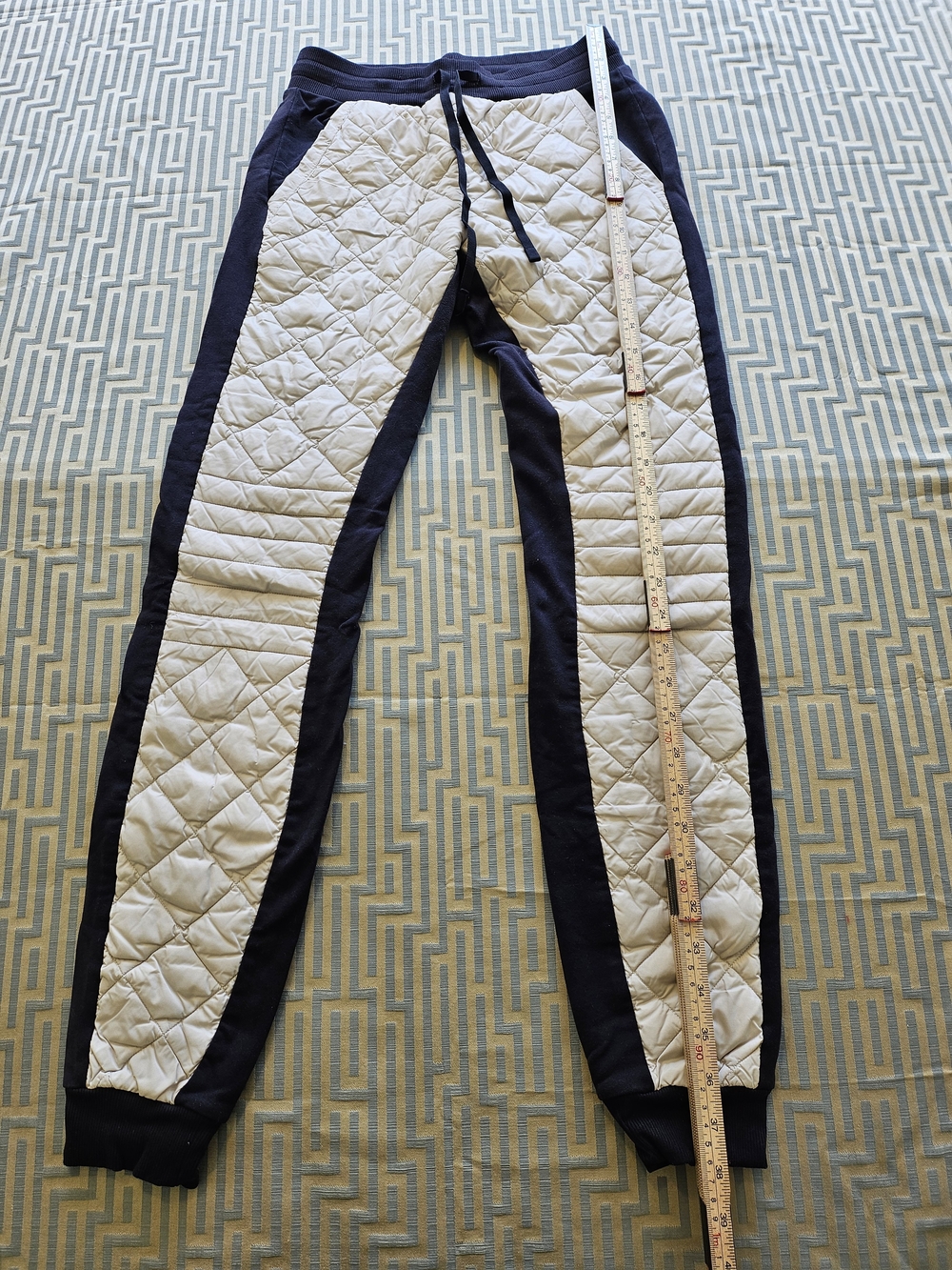 ALO Yoga Quilted Track Pants - White and Black - Picture 2 of 4